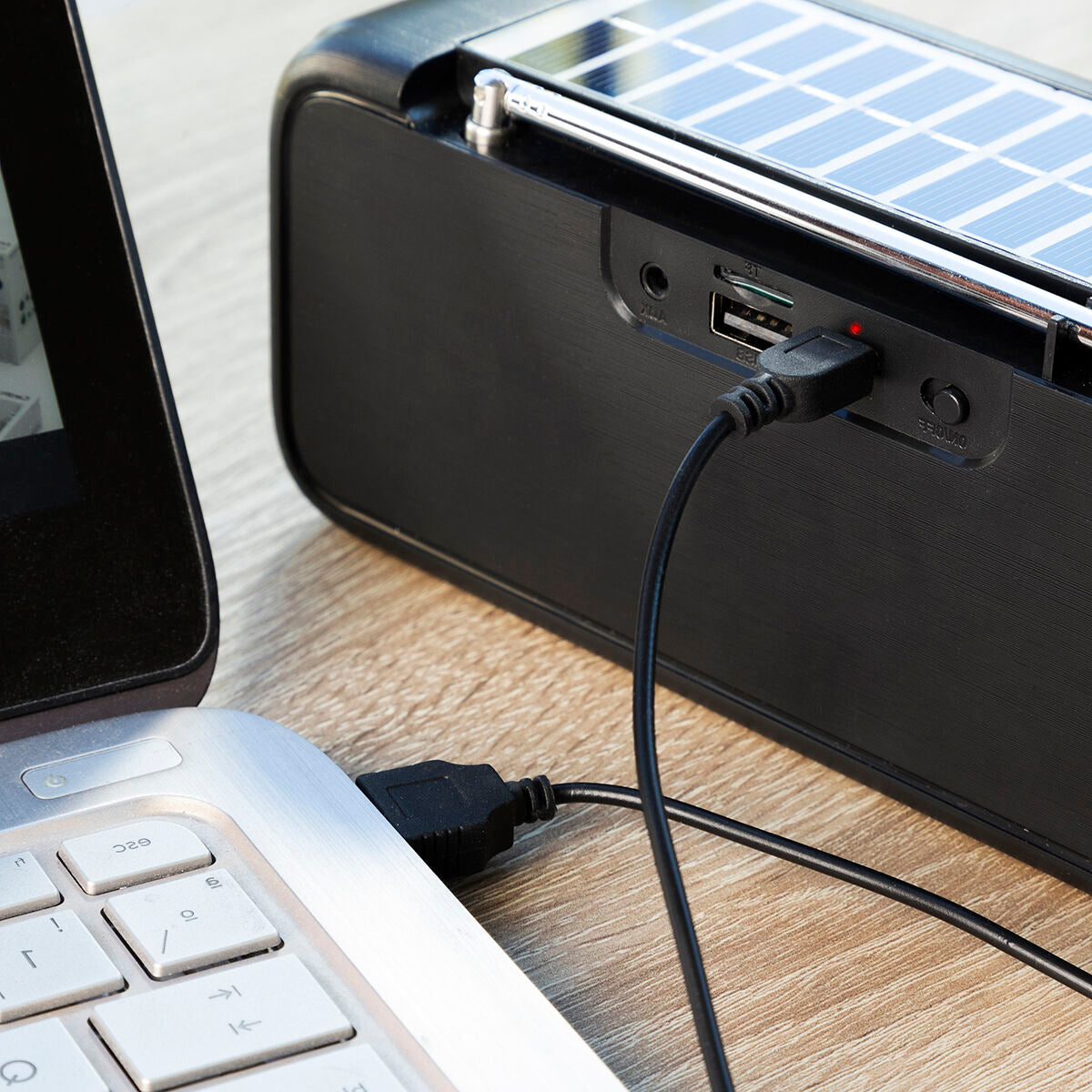 Wireless Speaker with Solar Charging and LED Torch Sunker InnovaGoods